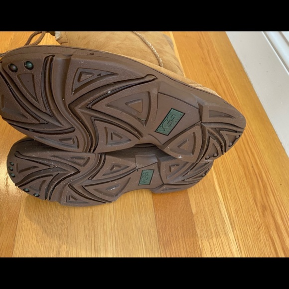 UGG shearling lined boots. - Picture 6 of 6